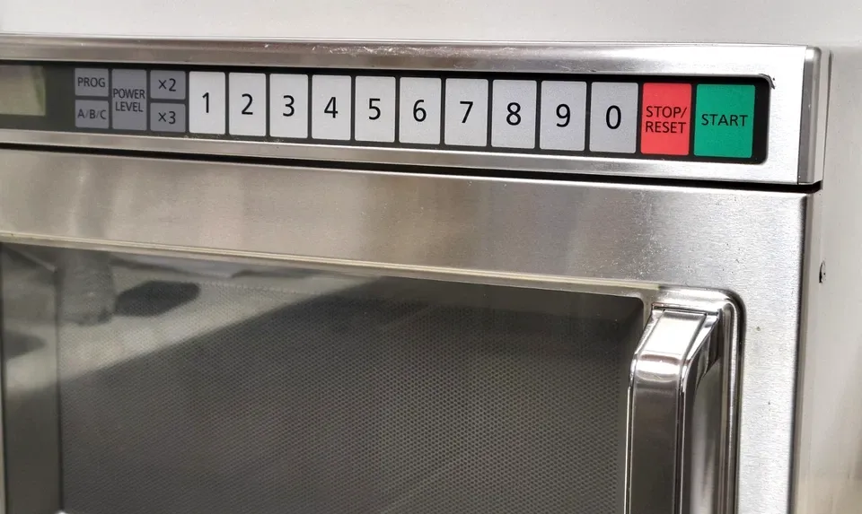 Panasonic NE-21523 Stainless Steel Commercial Microwave Oven - Image 2