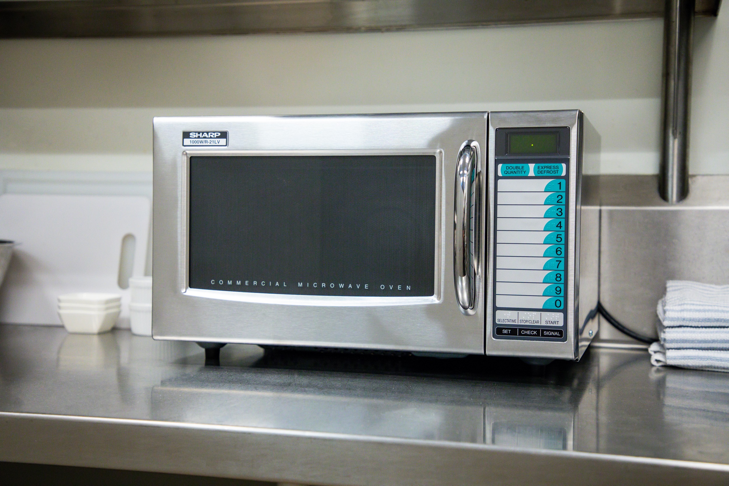 Medium-Duty Commercial Microwave Oven with 1000 Watts (R21LVF) - Image 11